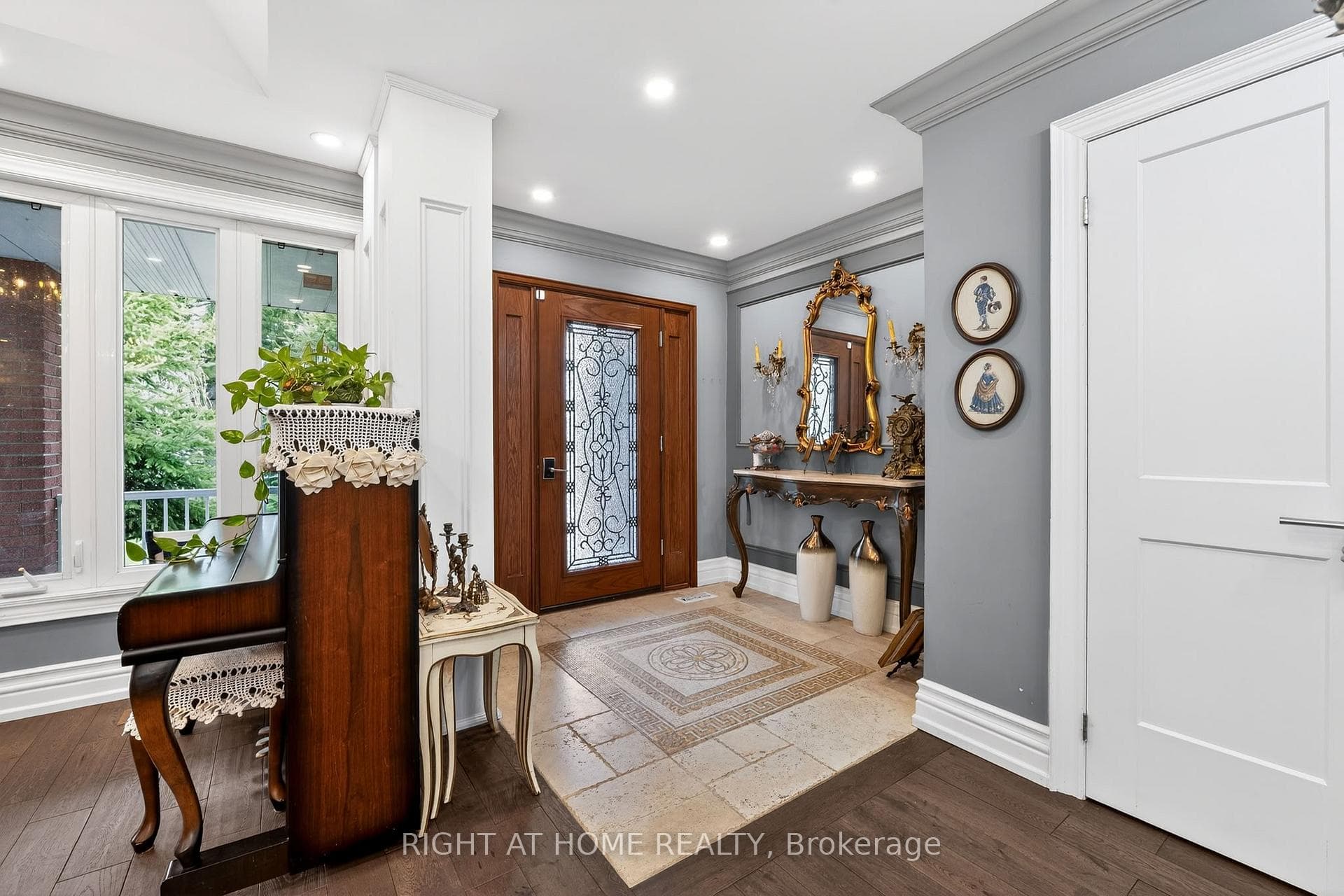 397 Maple Leaf Drive, Toronto, ON M6L 1P4