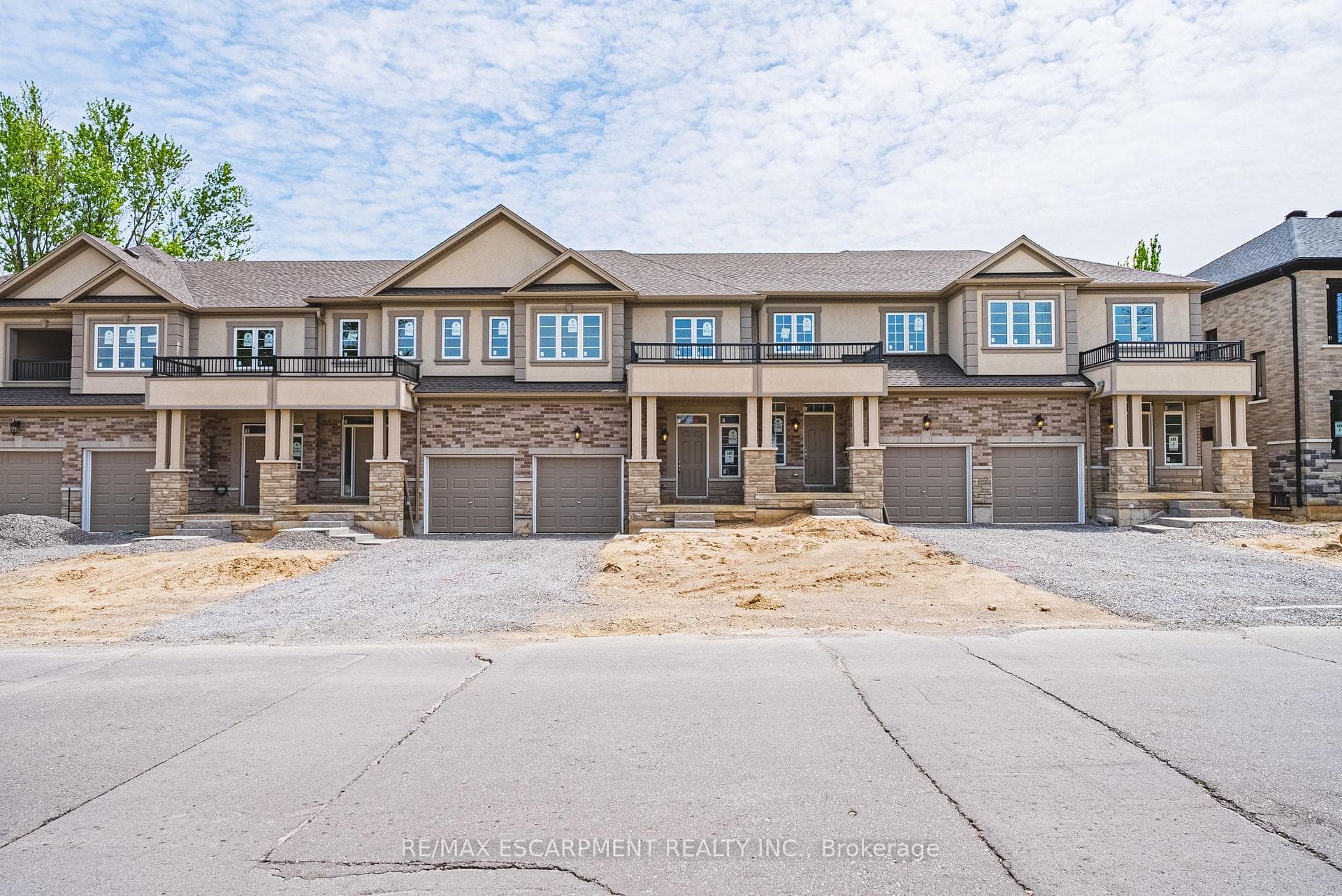 11 DAVINCI Boulevard, Hamilton, ON L9B 1B7