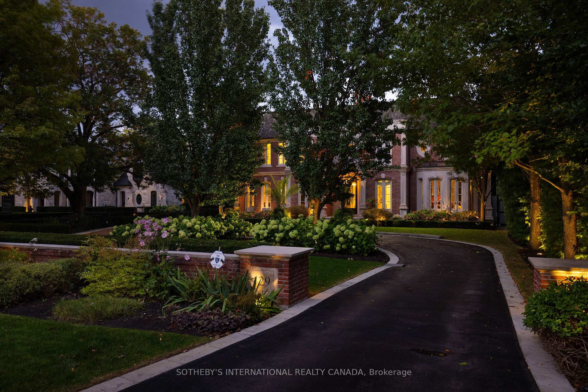 29 Edgehill Road, Toronto, ON M9A 4N1