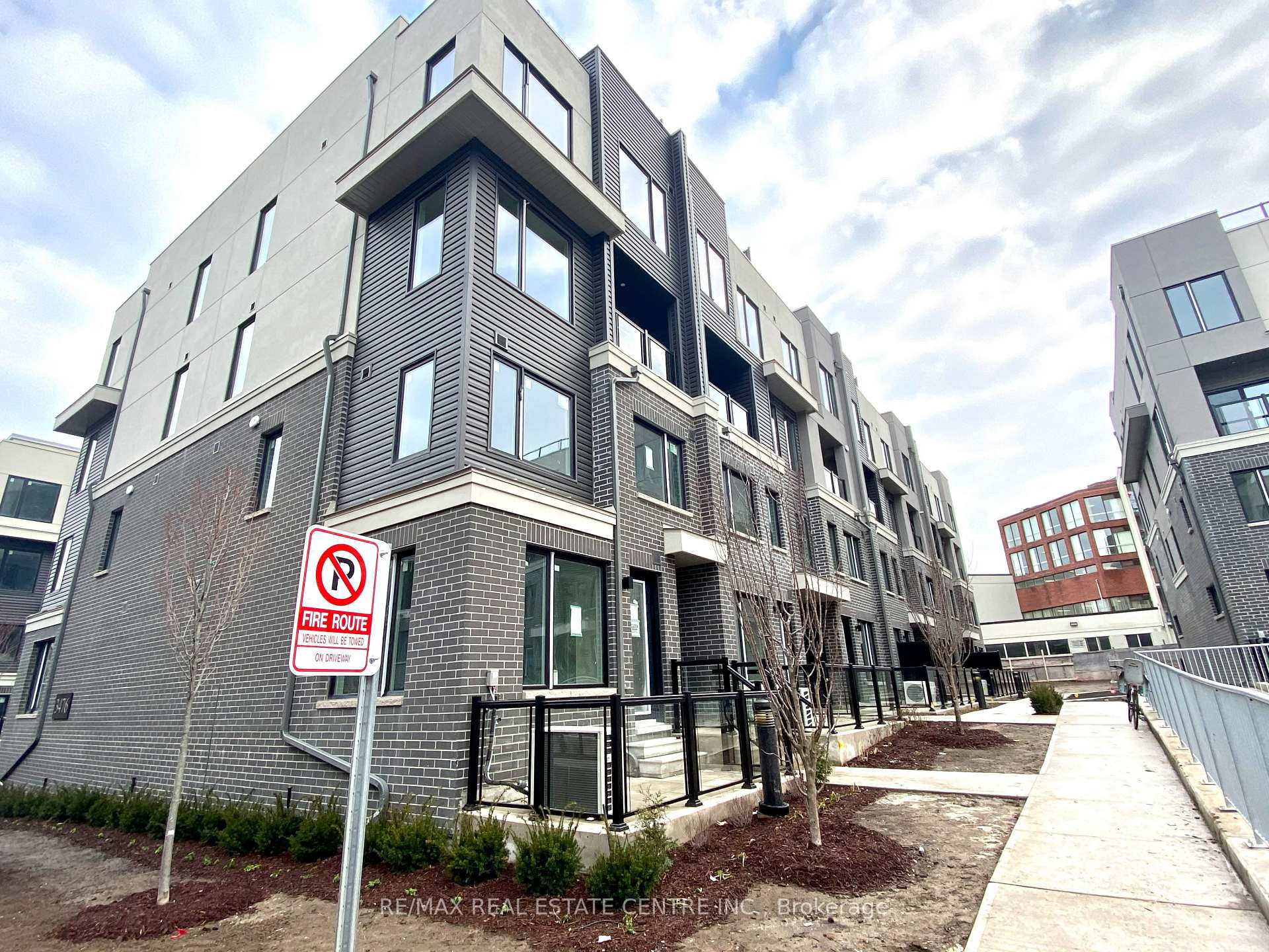 3483 Widdicombe Way 5, Mississauga, ON L5L 0B8