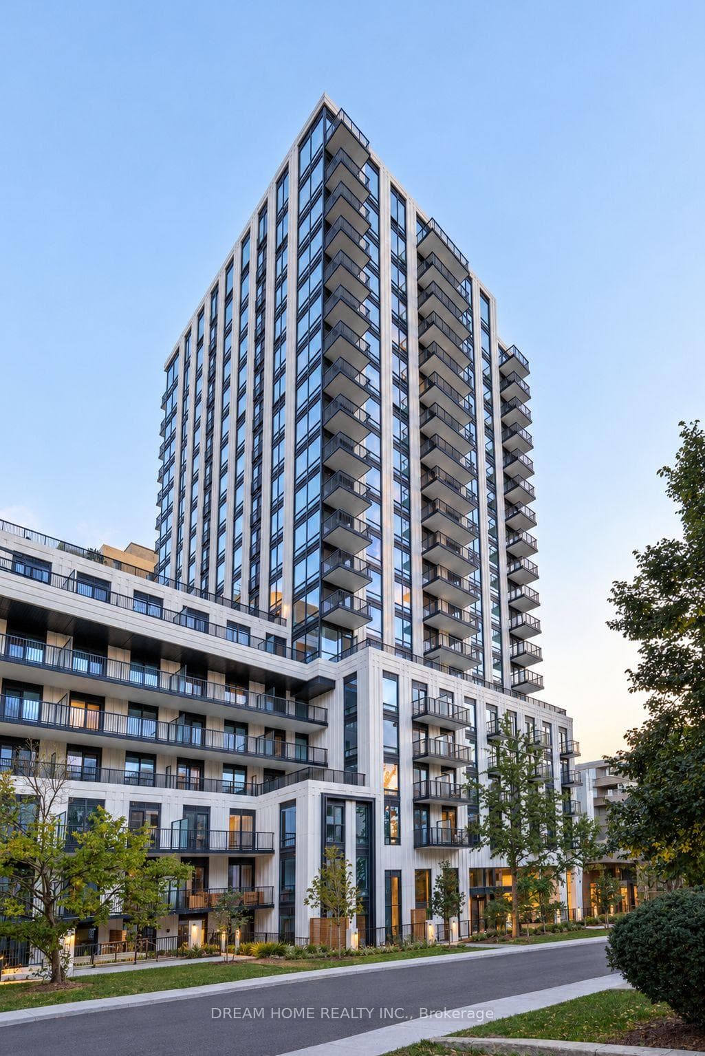 91 Montclair Avenue 2002, Toronto, ON M5P 0B1