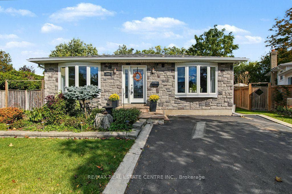 806 Hudson Court, Milton, ON L9T 3T4