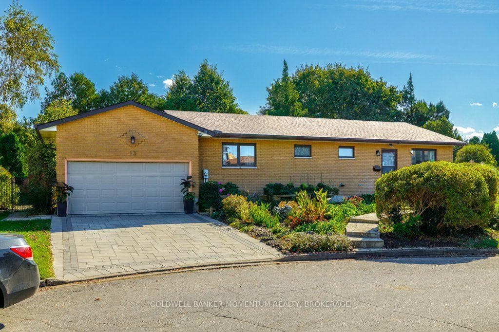 13 Lantana Circle E, St. Catharines, ON L2M 7M5