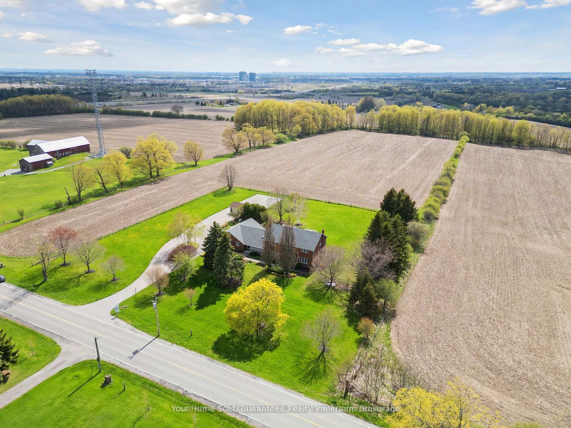 3220 Harmony Road N, Oshawa, ON L1H 0K1