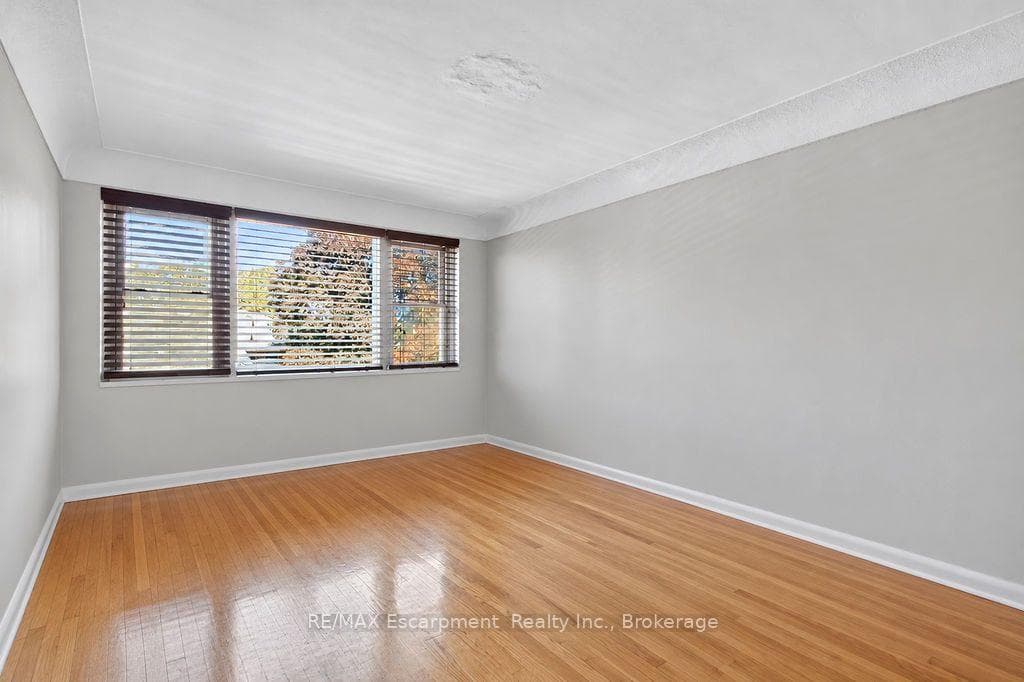 830 Robinson Street 303, Burlington, ON L7R 2L5