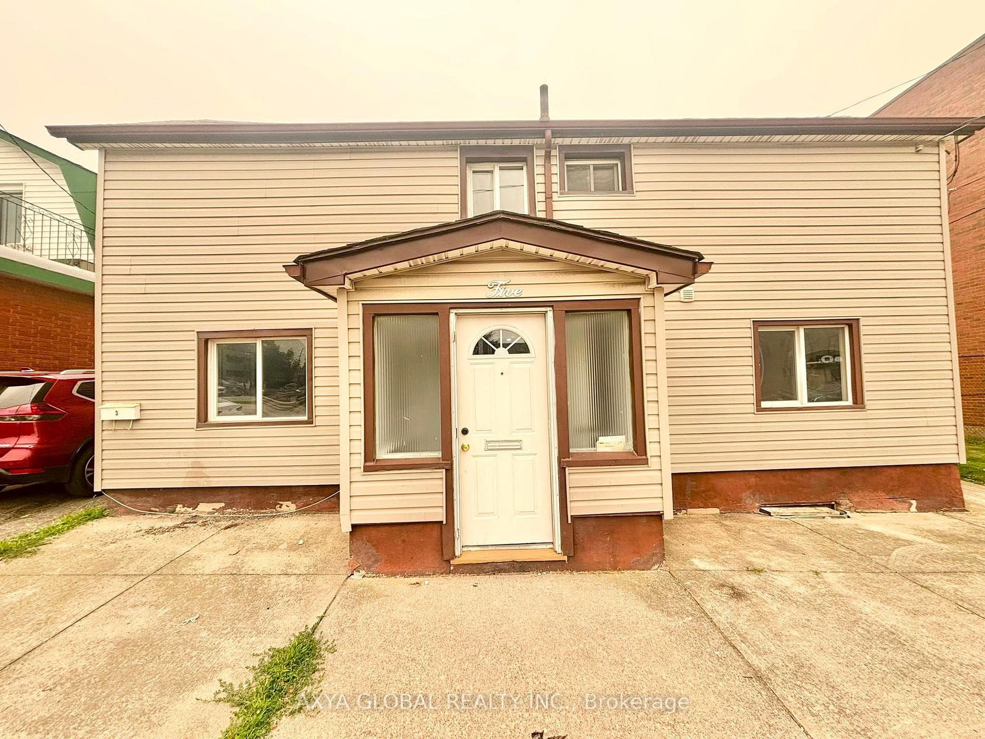5 Pine Street S, Thorold, ON L2V 3L1
