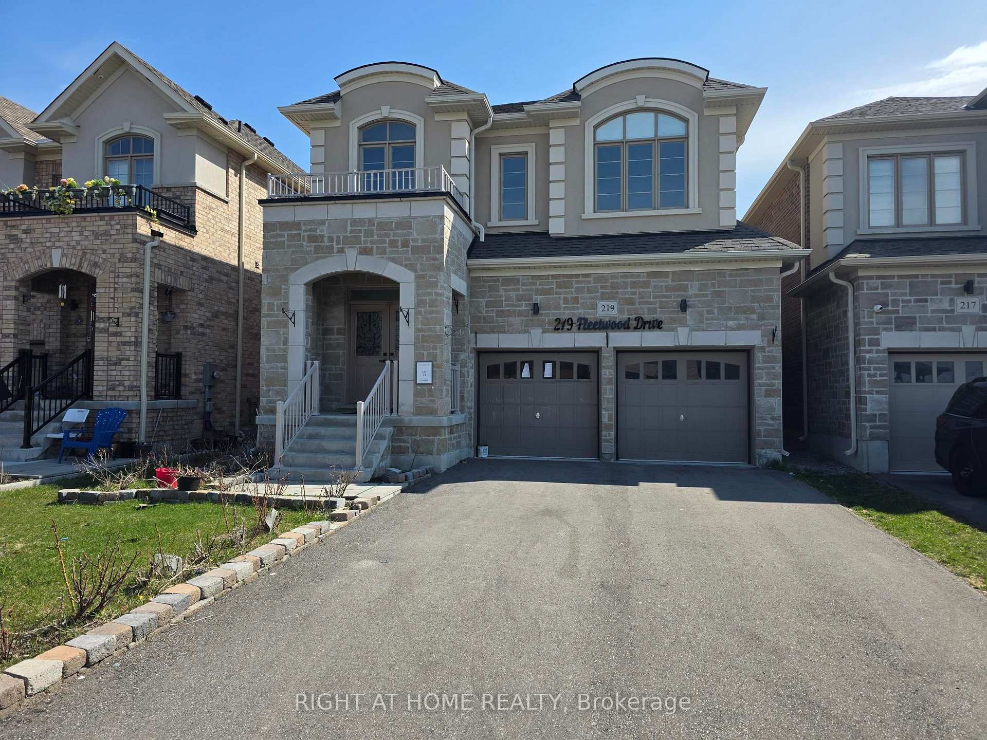 219 Fleetwood Drive, Oshawa, ON L1K 3E7