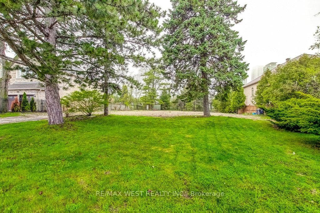 101 (Part Lot 2) Fairview Road W, Mississauga, ON L5B 1K7