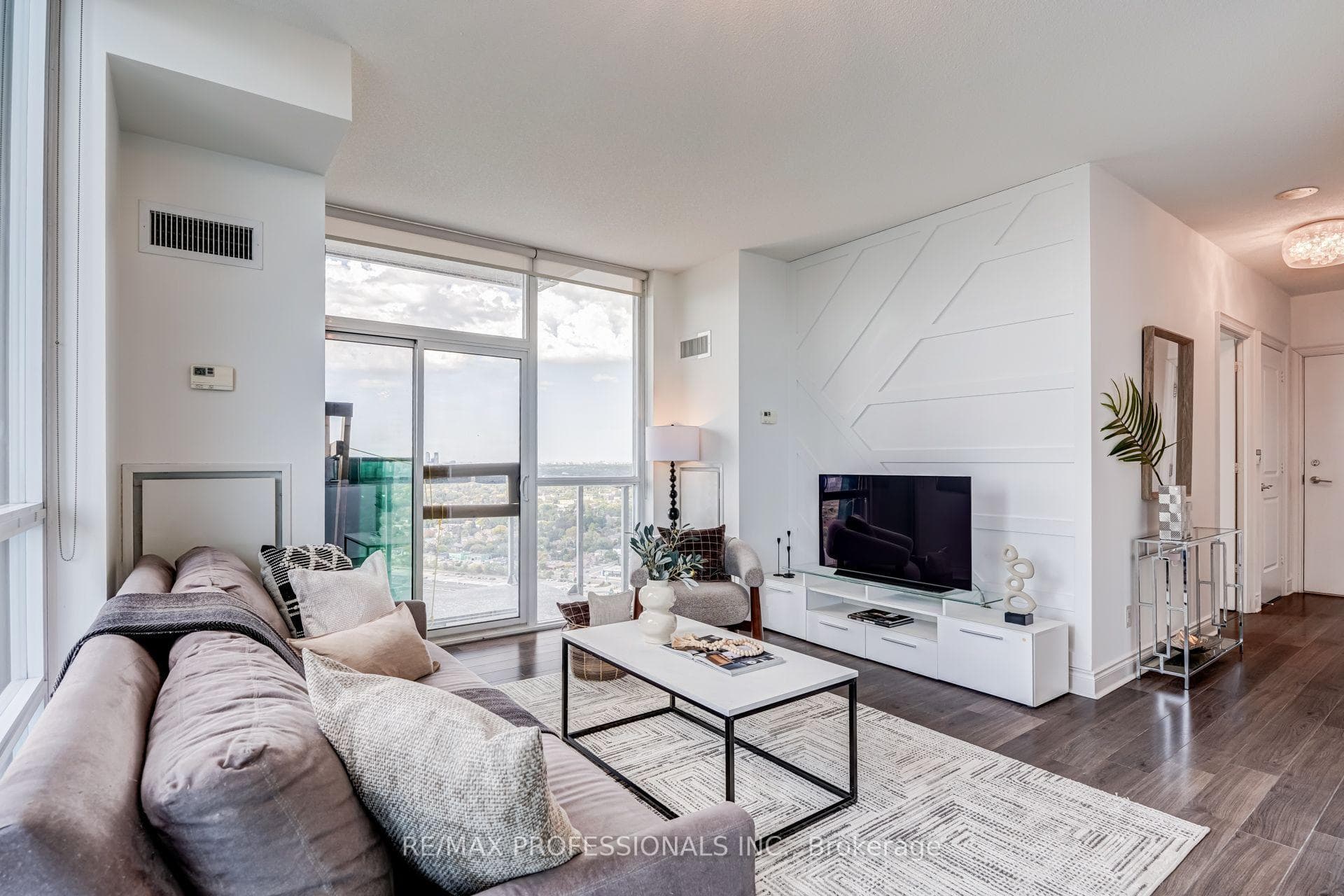 16 Brookers Lane 3701, Toronto, ON M8V 0A5