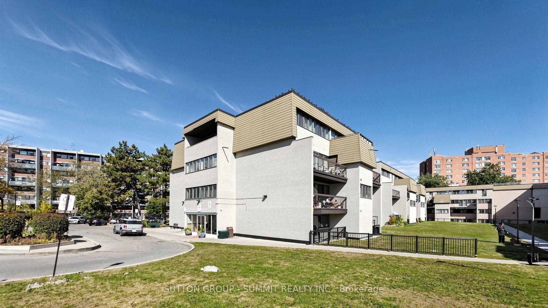 2095 ROCHE Court N 228, Mississauga, ON L5K 2C8