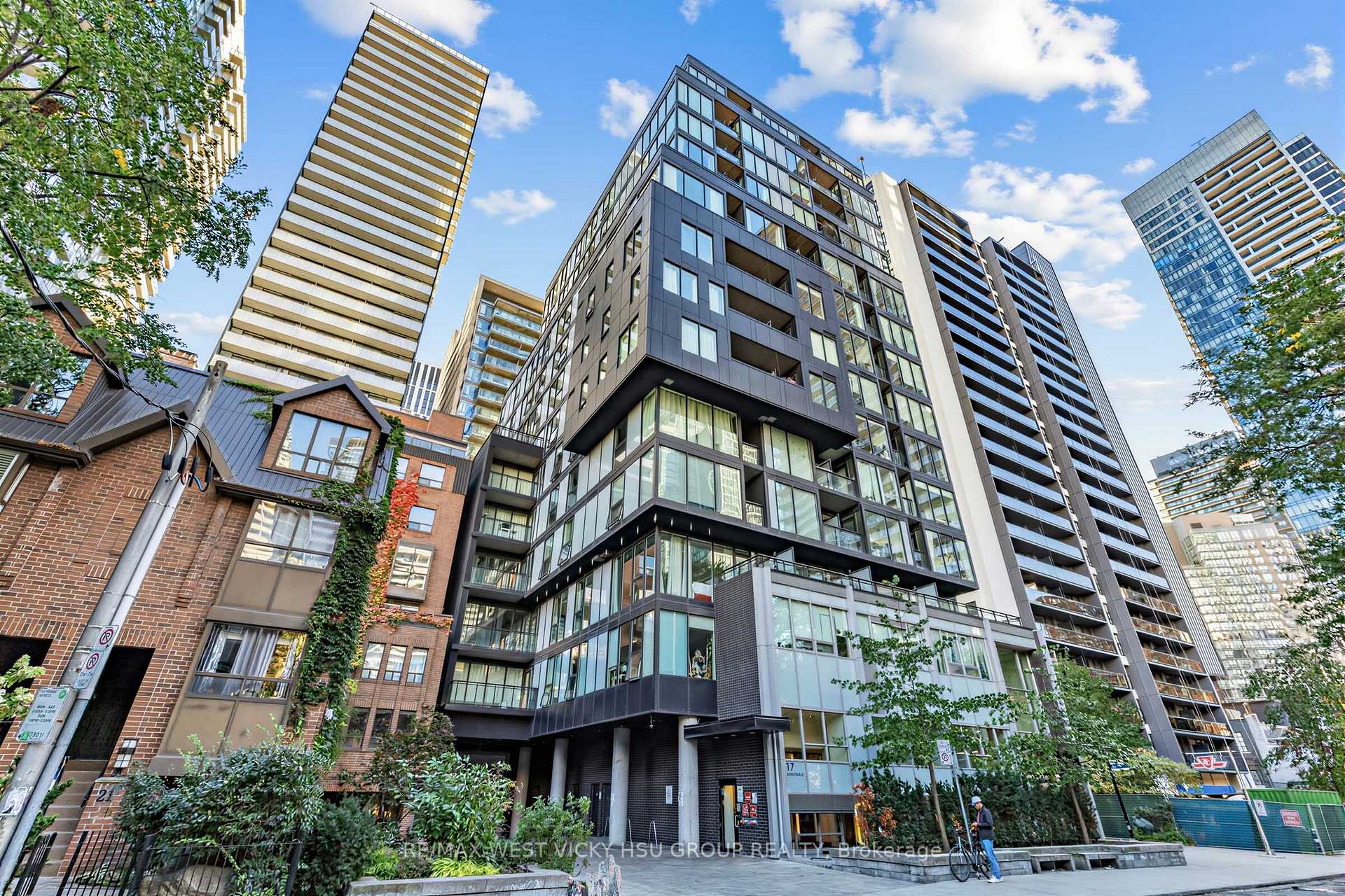 17 Dundonald Street 305, Toronto, ON M4Y 0E4