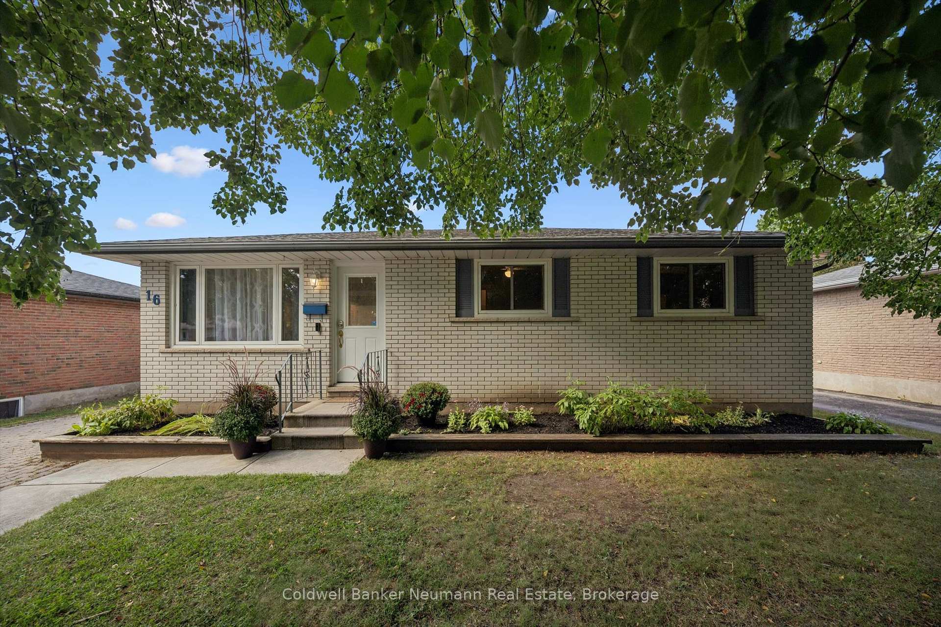 16 Argyle Drive, Guelph, ON N1G 2P2