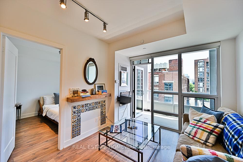 38 Cameron Street 610, Toronto, ON M5T 0C3