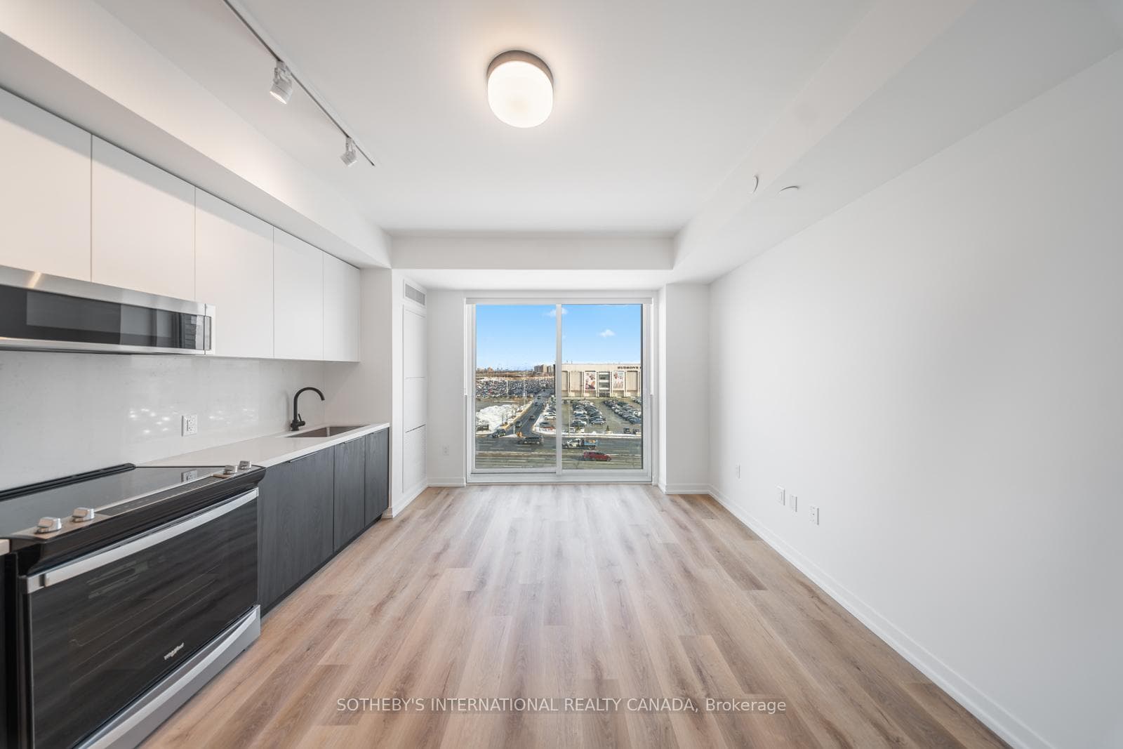 5 York Garden Way 703, Toronto, ON M6A 2V1
