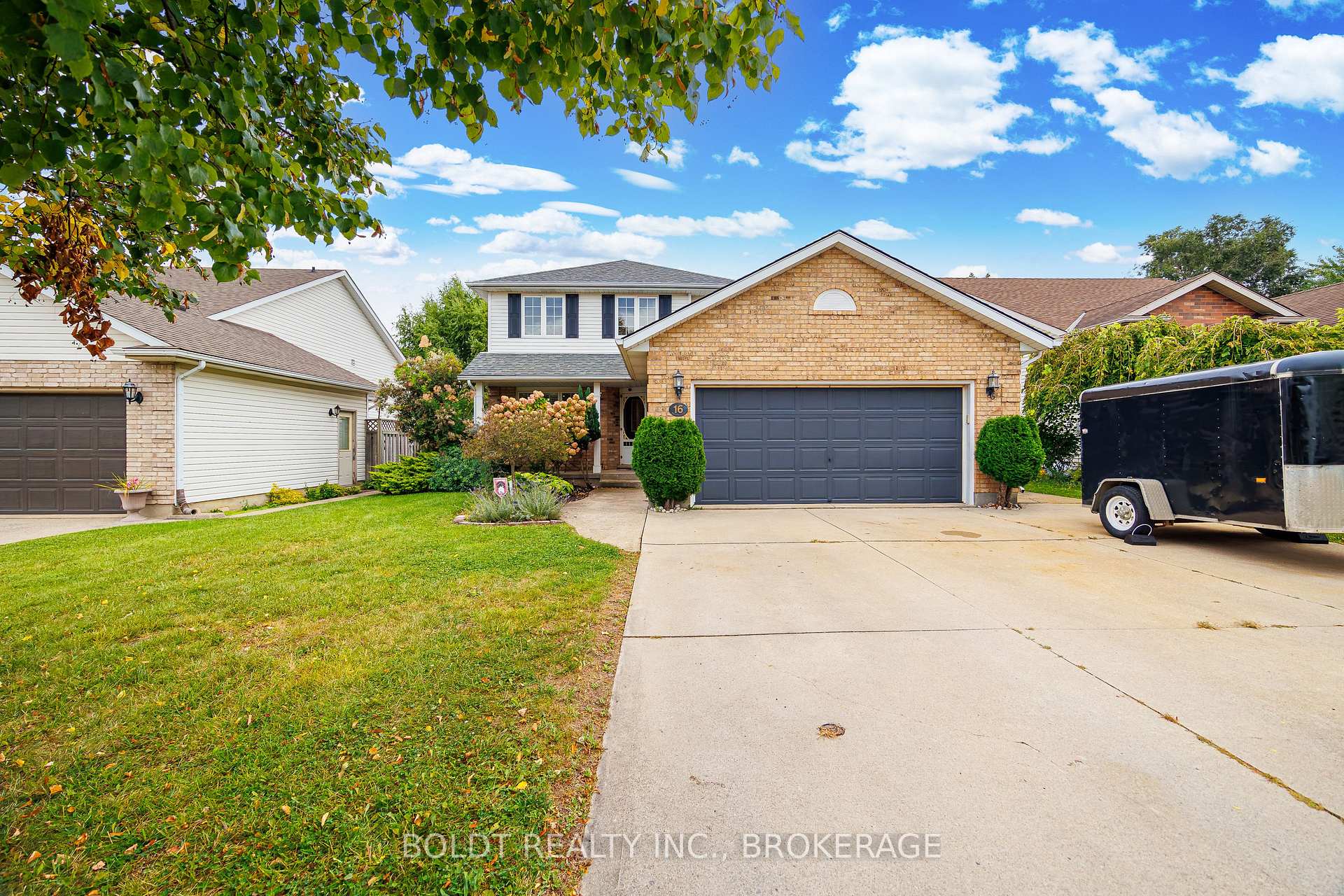 16 Westbury Drive, St. Catharines, ON L2S 3V1