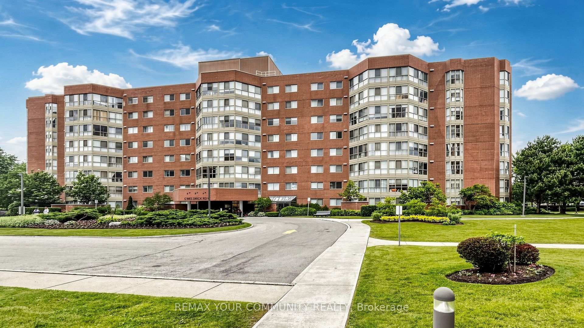 5 Weldrick Road W 413, Richmond Hill, ON L4C 8S9
