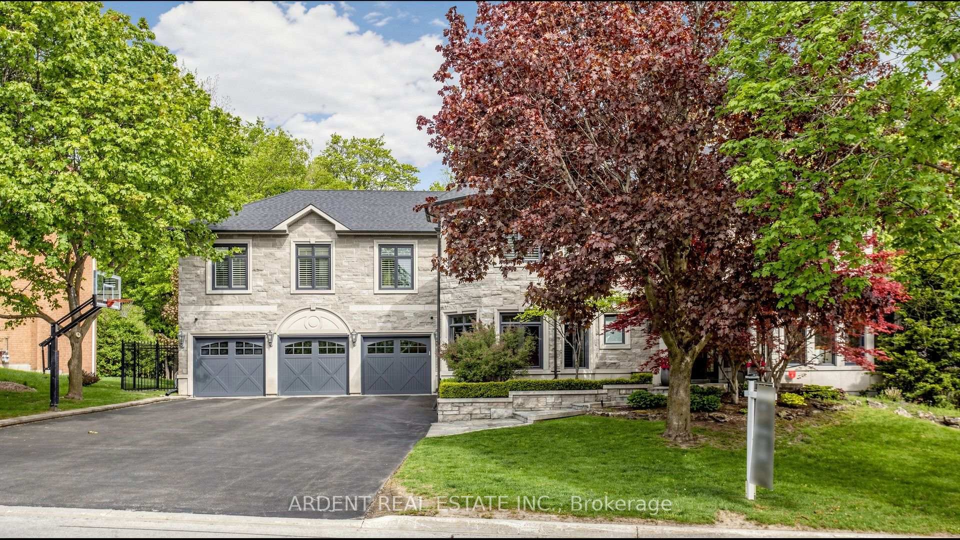 156 Willow Farm Lane, Aurora, ON L4G 6K5