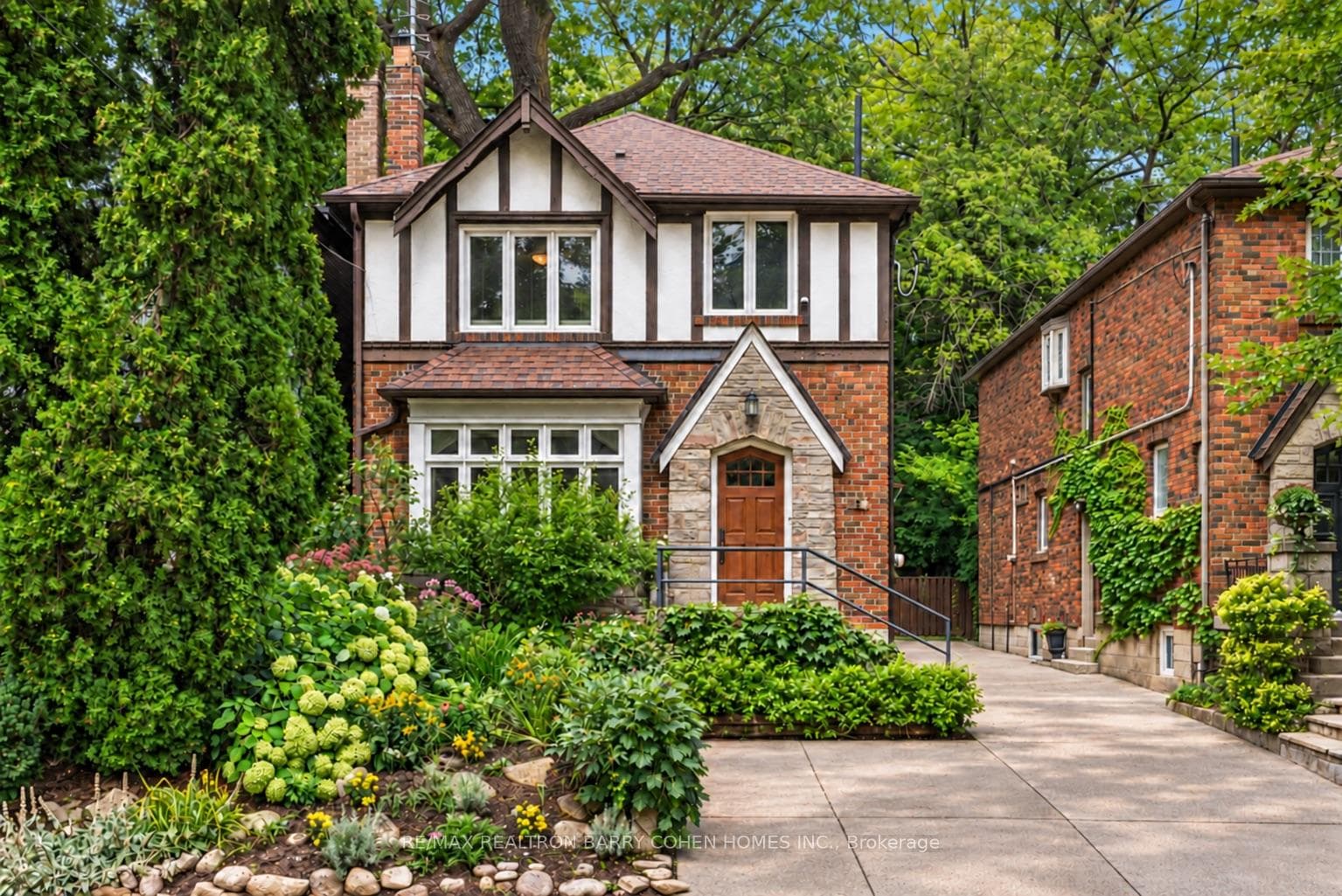6 Nina Street, Toronto, ON M5R 1Z3