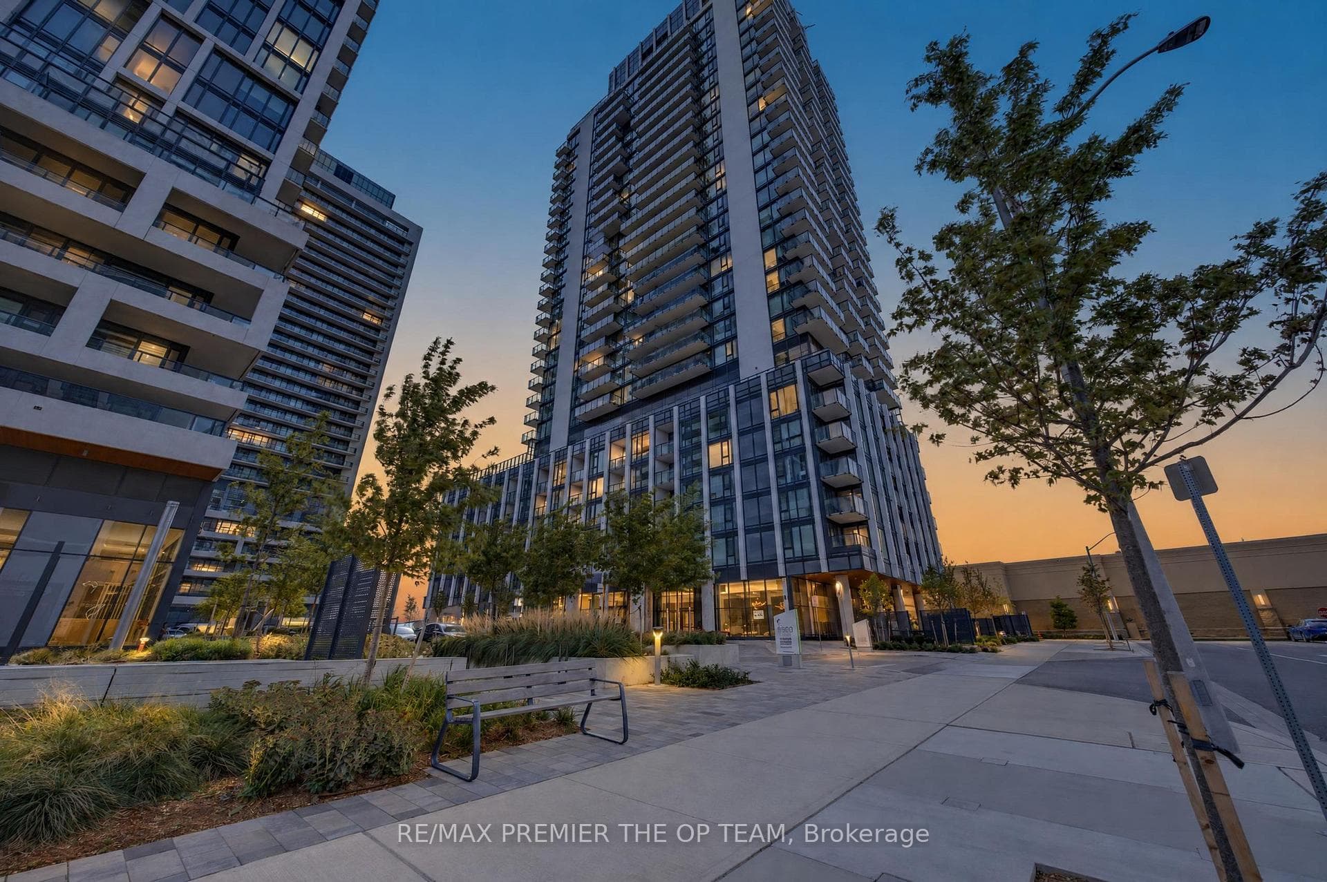27 Korda Gate 1804, Vaughan, ON L4K 0P6