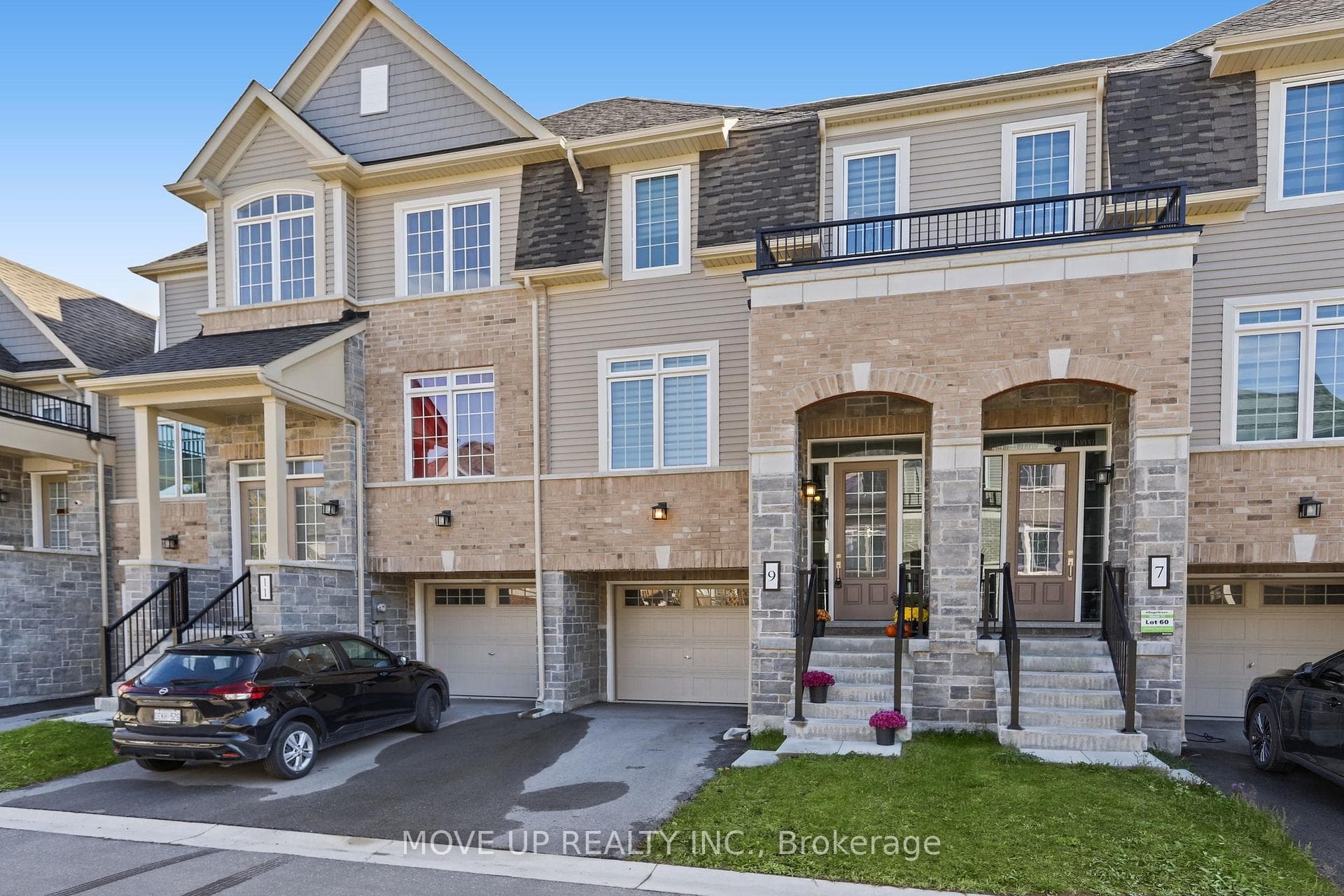 9 Andrew Knowles Lane S, East Gwillimbury, ON L0G 1M0