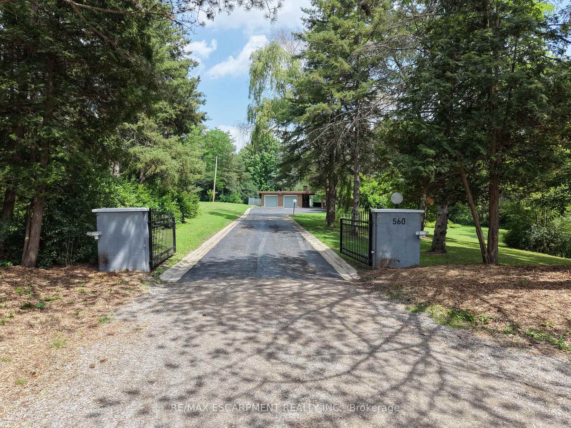 560 CRANE Court, Burlington, ON L7P 4Y8