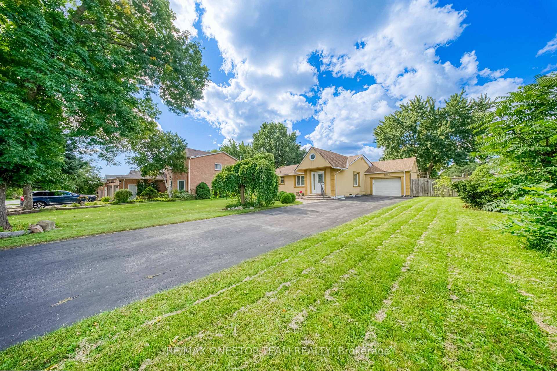 1398 Clearview Drive, Oakville, ON L6J 6X3