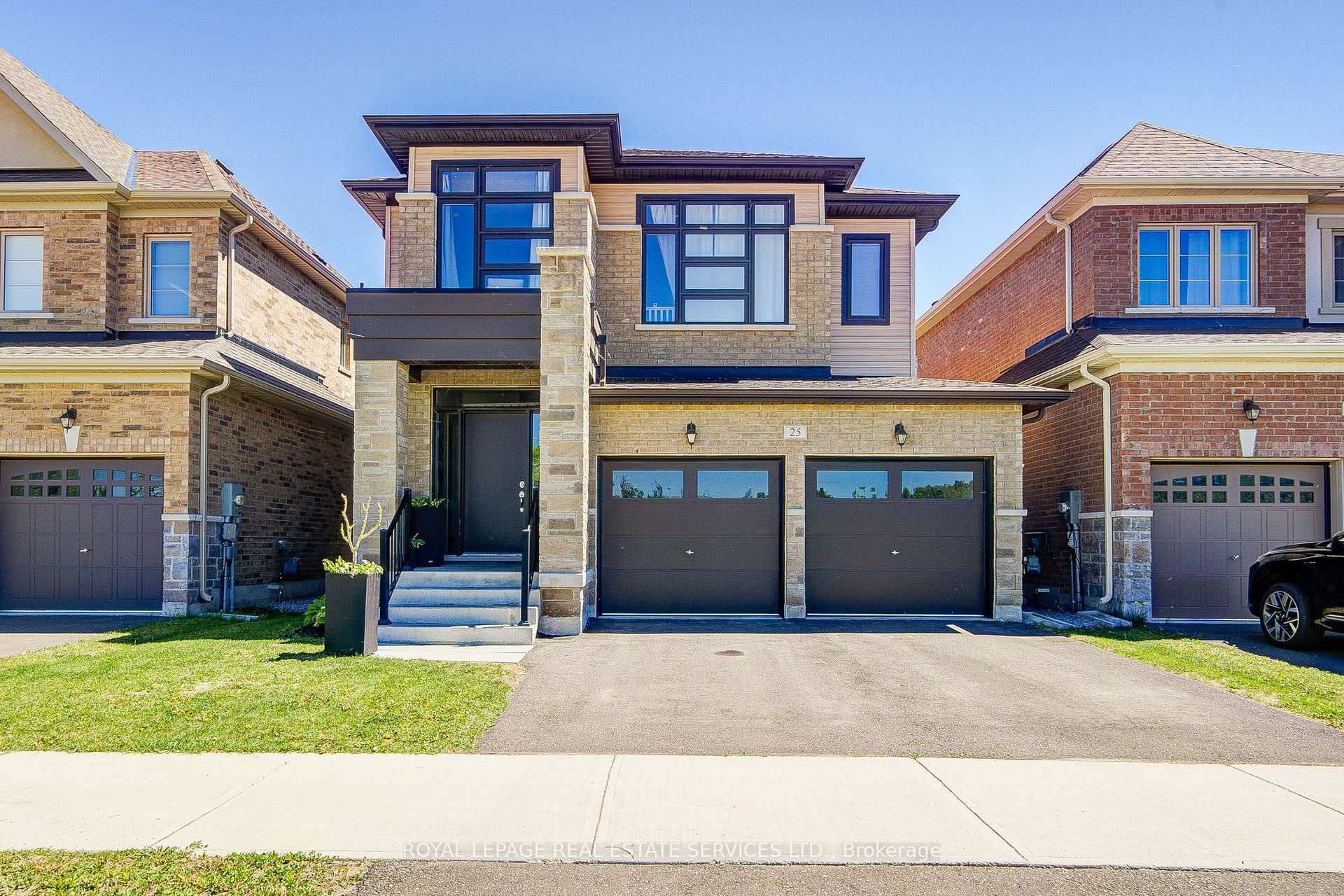 25 Garrett Styles Drive, Georgina, ON L4P 2E7