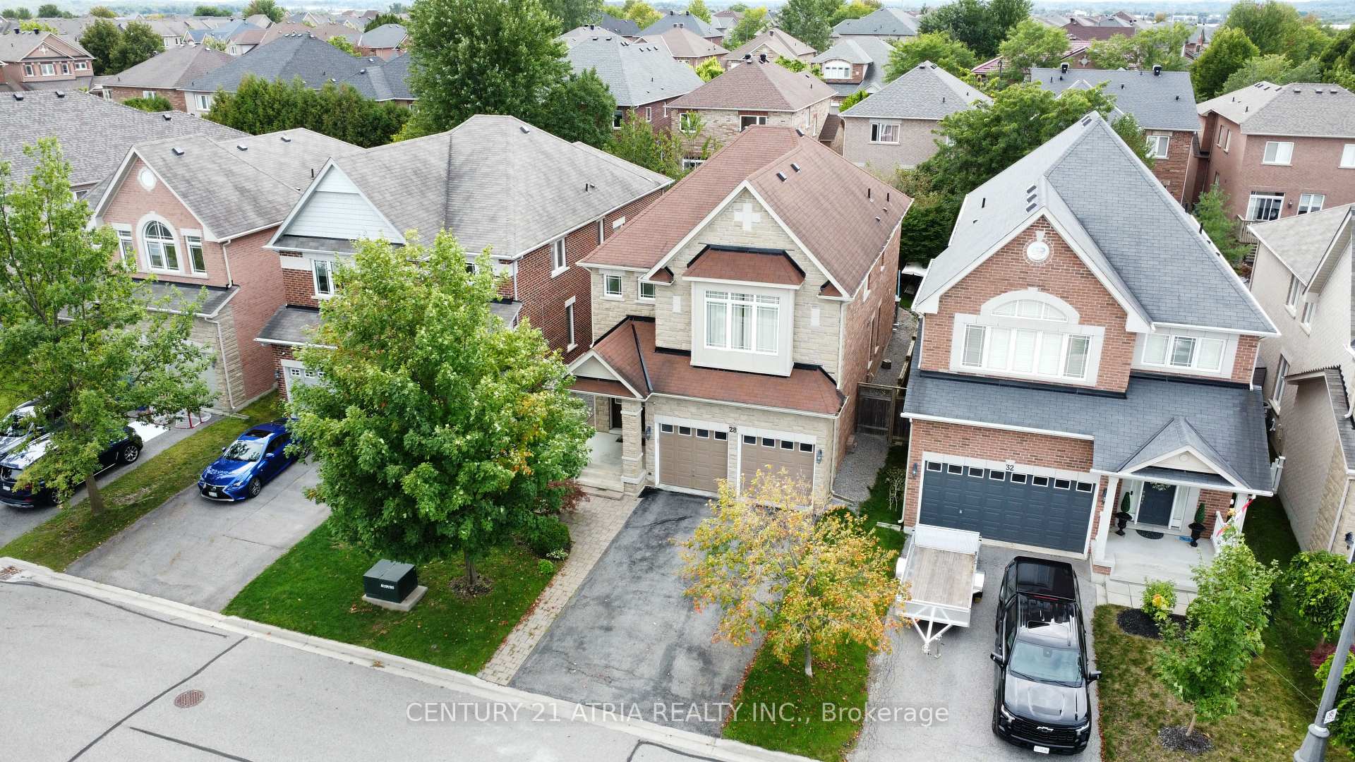 28 Usherwood Street, Aurora, ON L4G 7X8