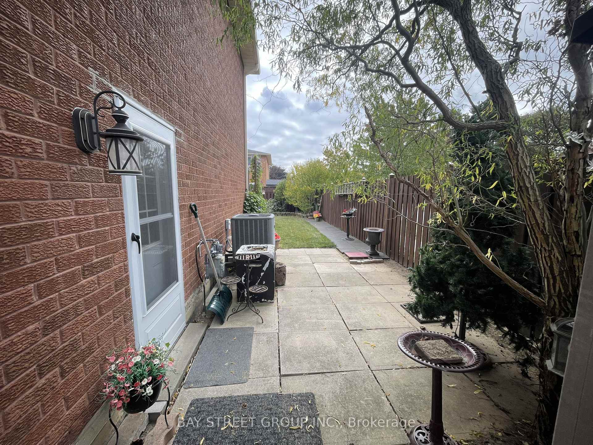1 Tralee (Lower) Street, Brampton, ON L6Z 2X4