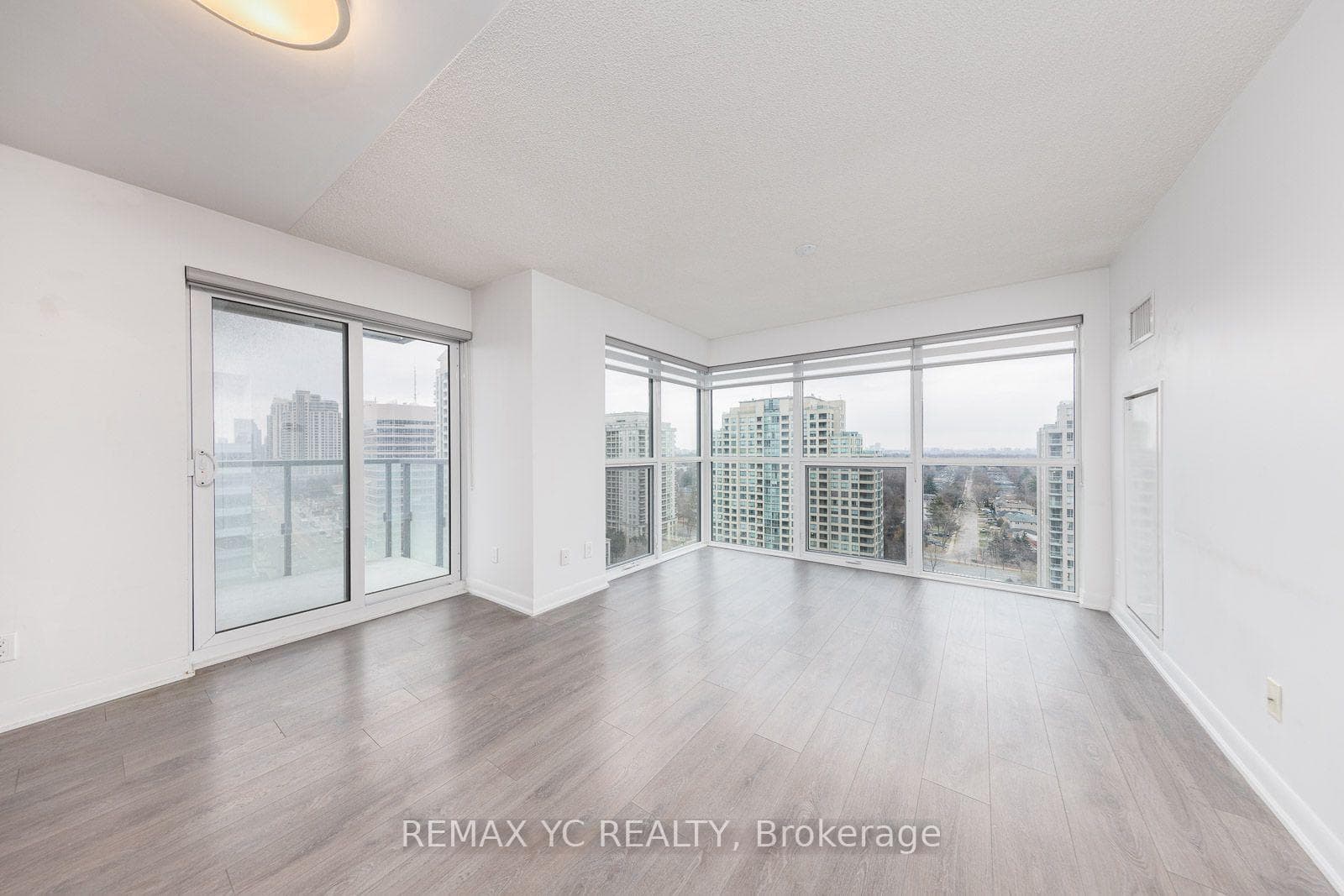 5168 Yonge Street 1609, Toronto, ON M2N 5P6