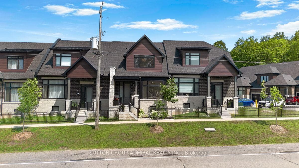 4 Vern Robertson Gate, Uxbridge, ON L9P 0R9