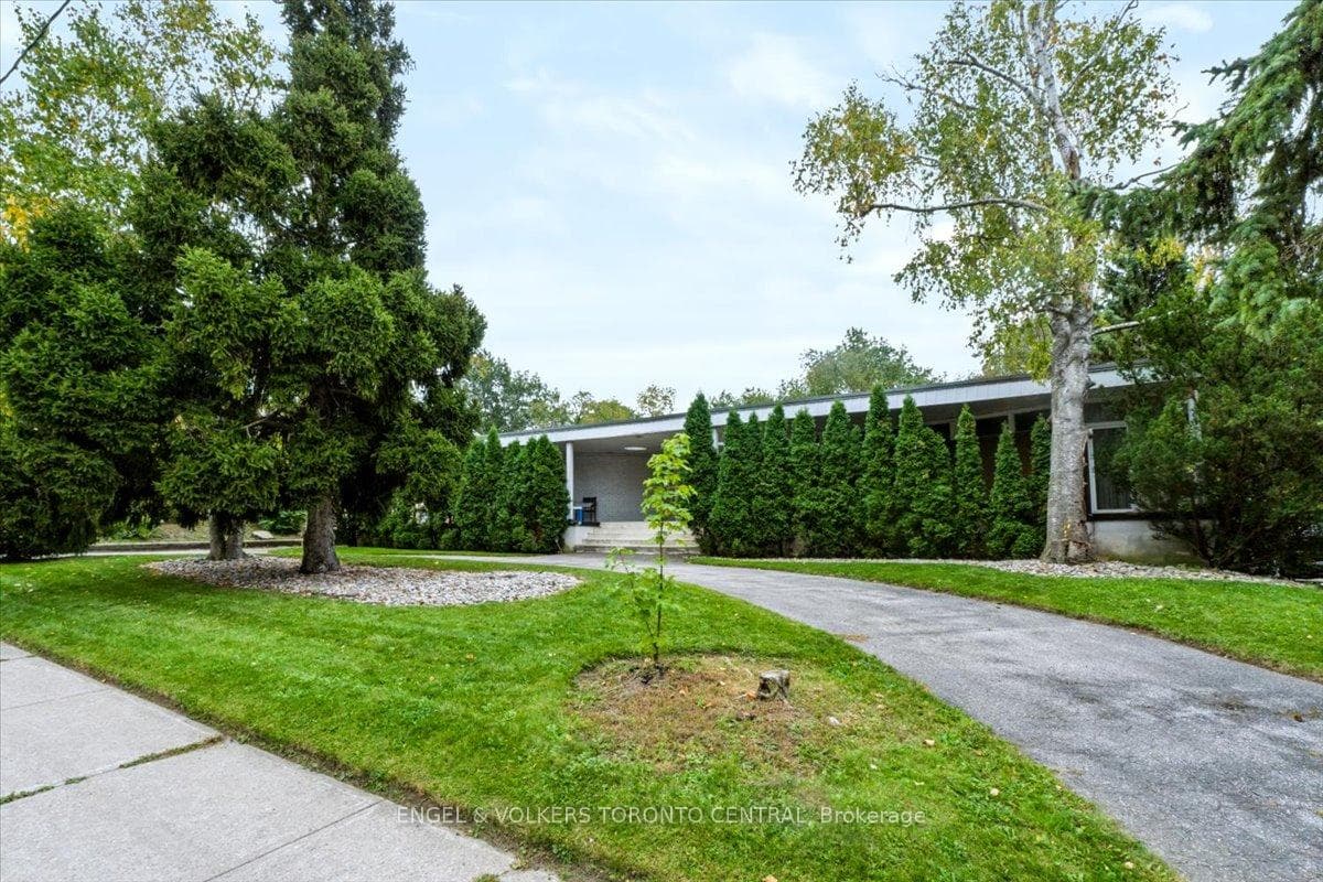 11 Suncrest Drive, Toronto, ON M3C 2L1
