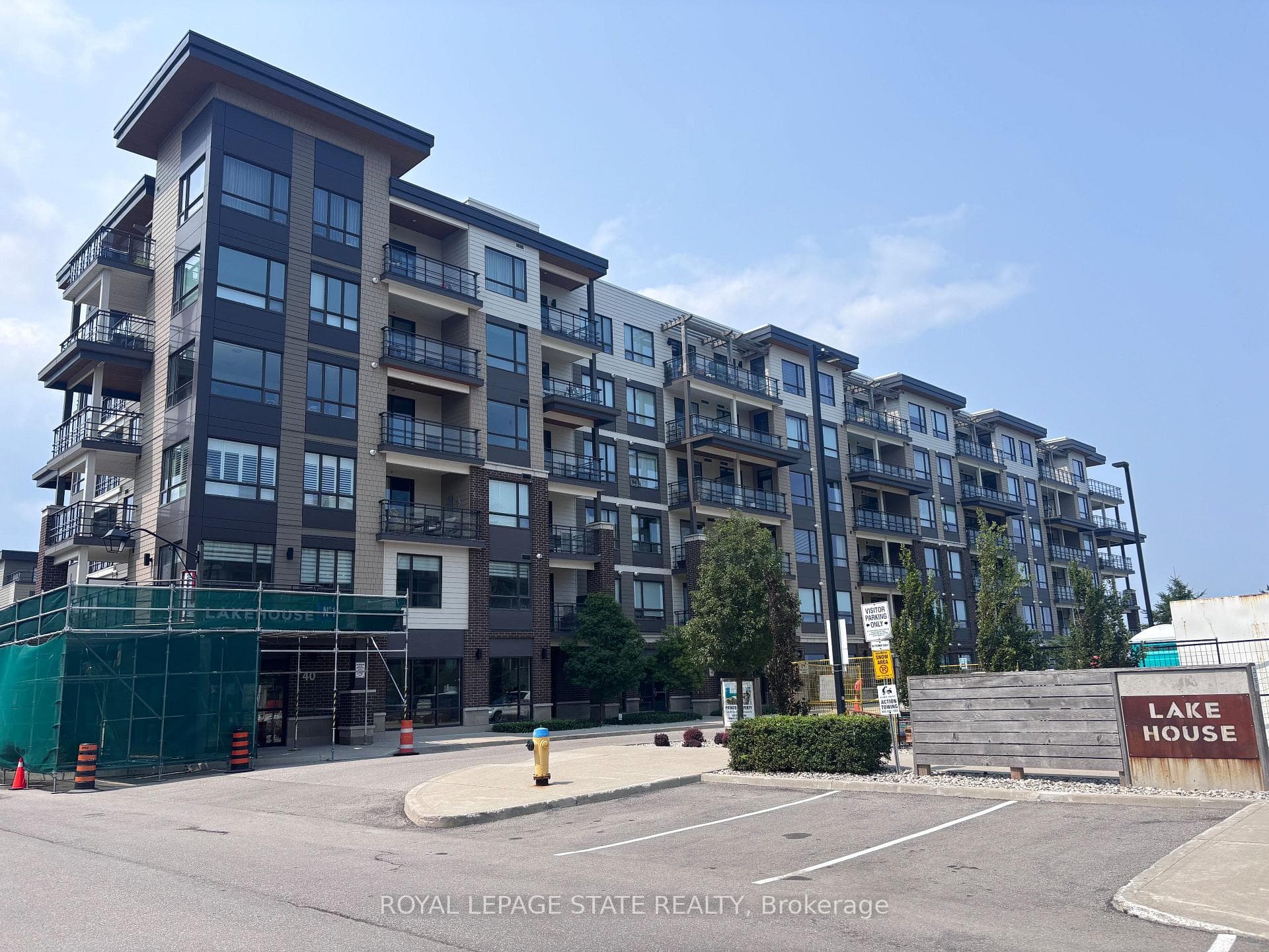 40 Esplanade Lane 309, Grimsby, ON L3M 0G9