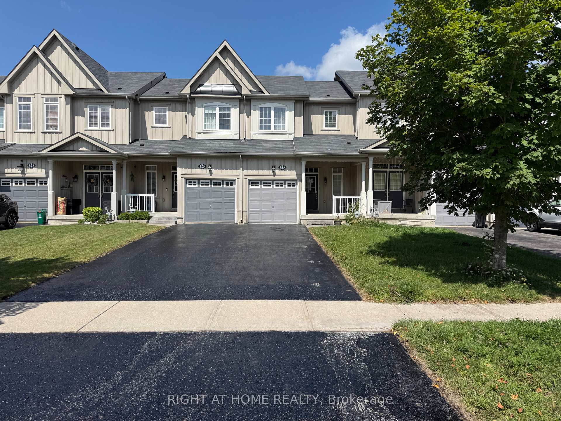 92 Pearcey Crescent, Barrie, ON L4N 6R7