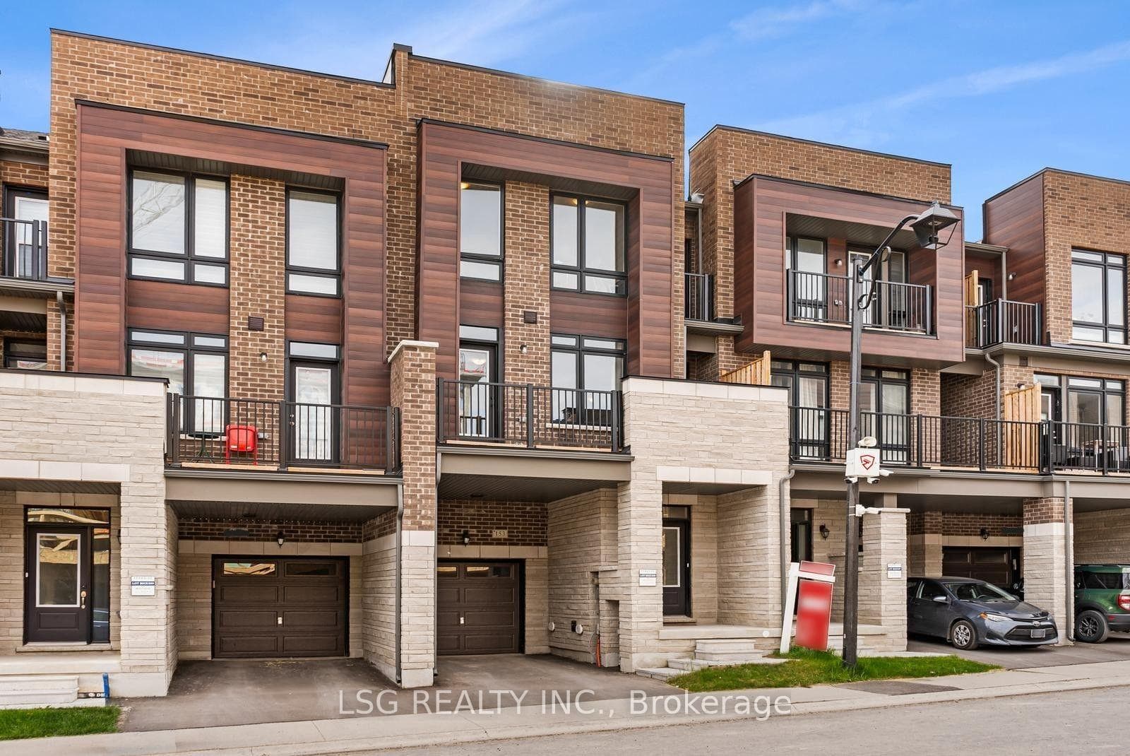 153 Blick Crescent, Aurora, ON L4G 4A9
