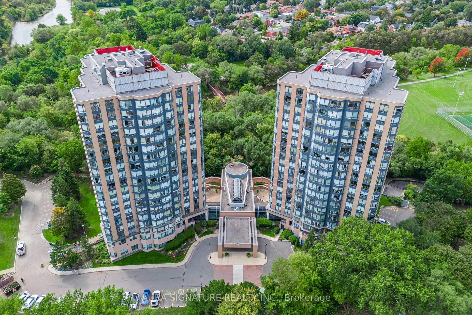 3 Hickory Tree Road 1010, Toronto, ON M9N 3W5