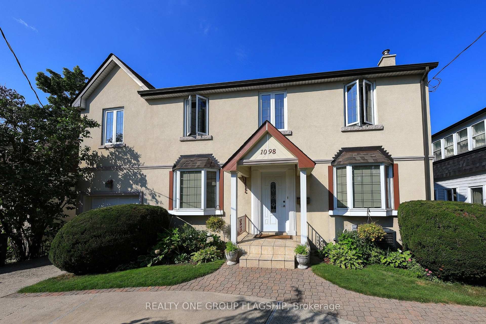 1098 Kipling Avenue, Toronto, ON M9B 3M2
