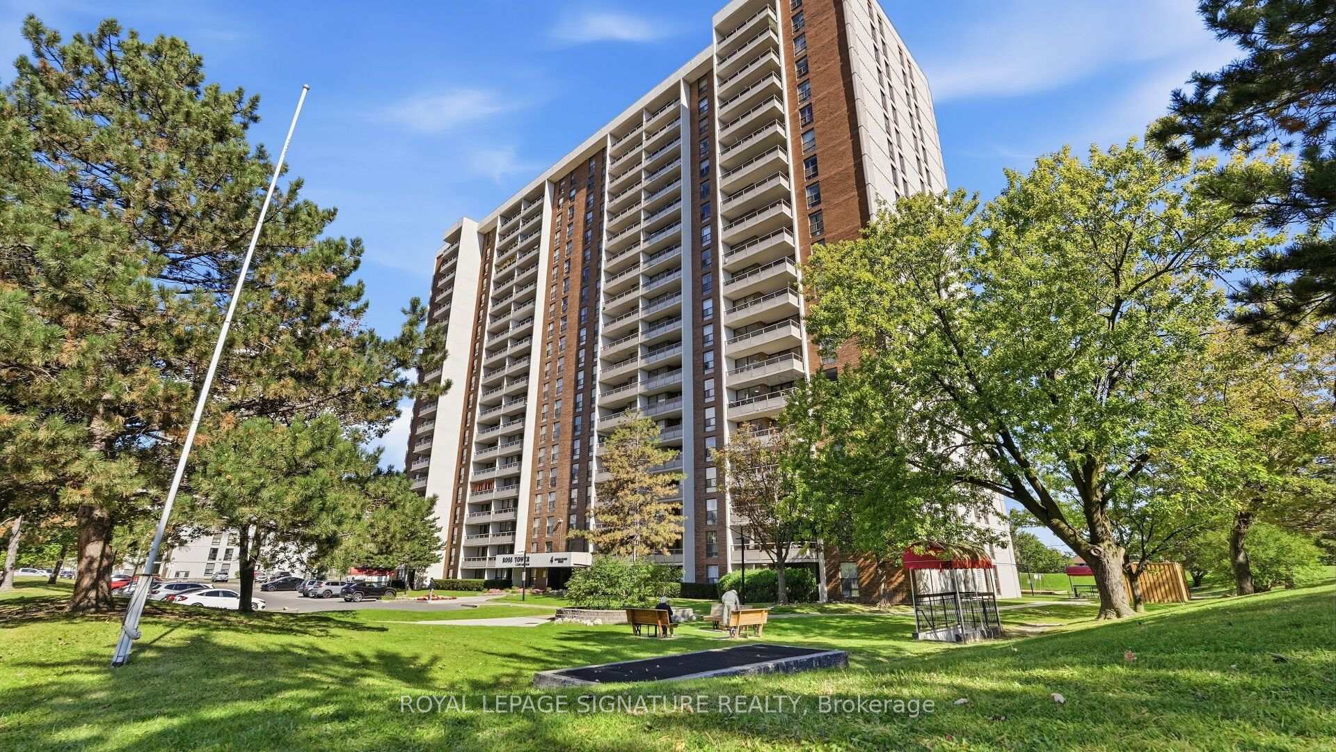 4 Kings Cross Road 1805, Brampton, ON L6T 3X8