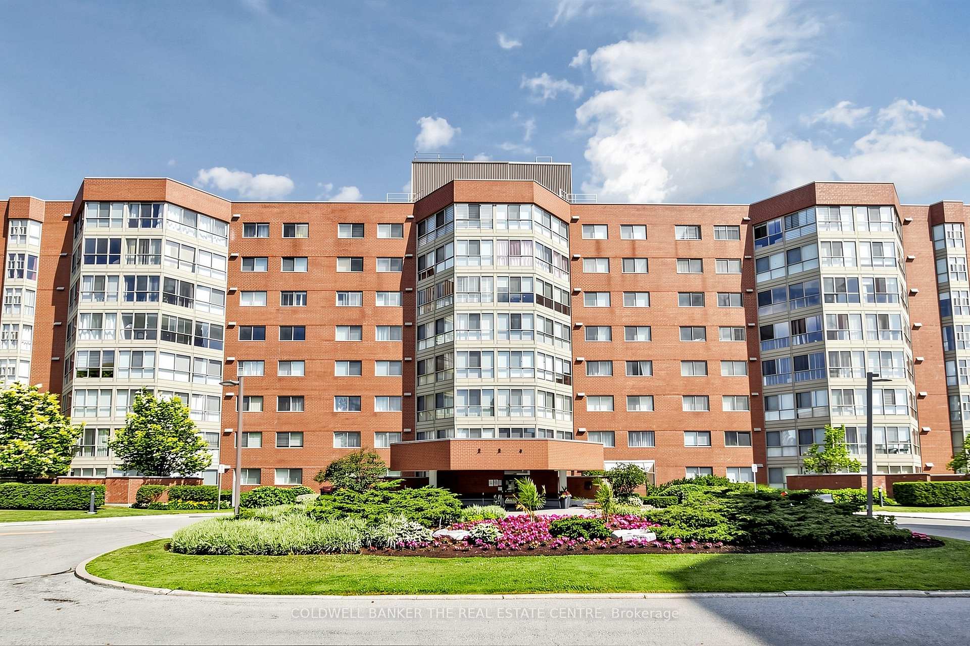 5 Weldrick Road W 301, Richmond Hill, ON L4C 8S9