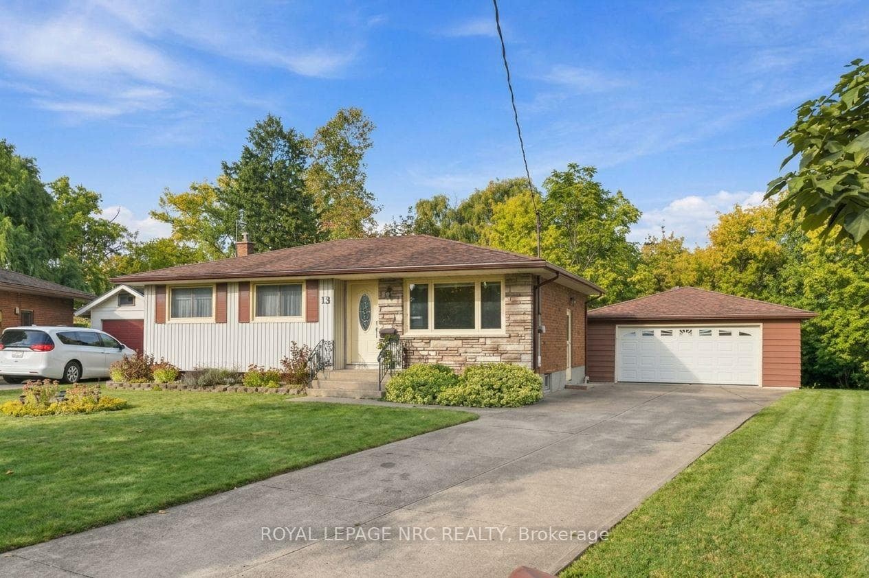 13 Hardwood Grove, St. Catharines, ON L2P 1K3