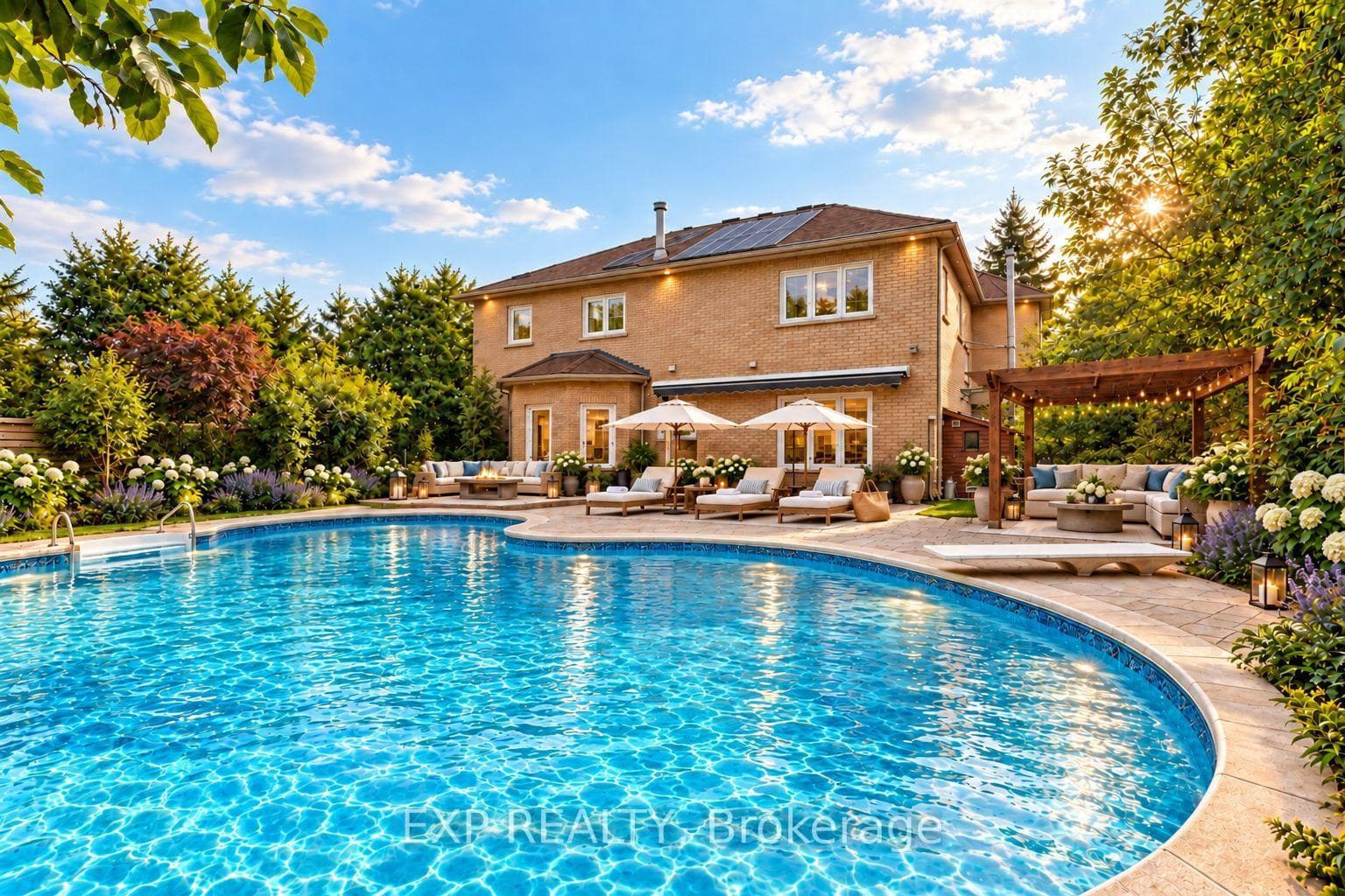 785 Quantra Crescent, Newmarket, ON L3X 1M9