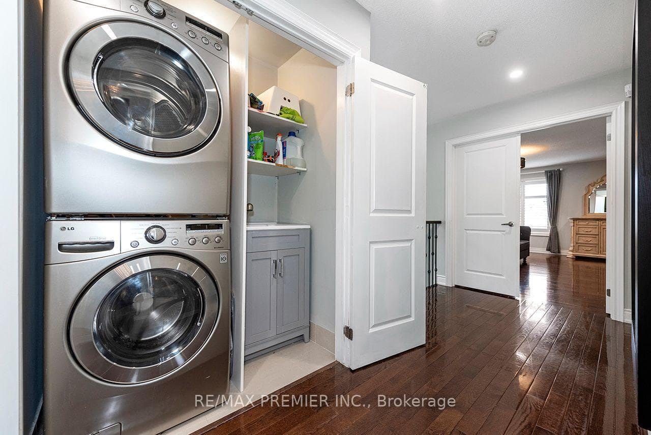 4 George Mckenzie Court, Toronto, ON M9M 0E1