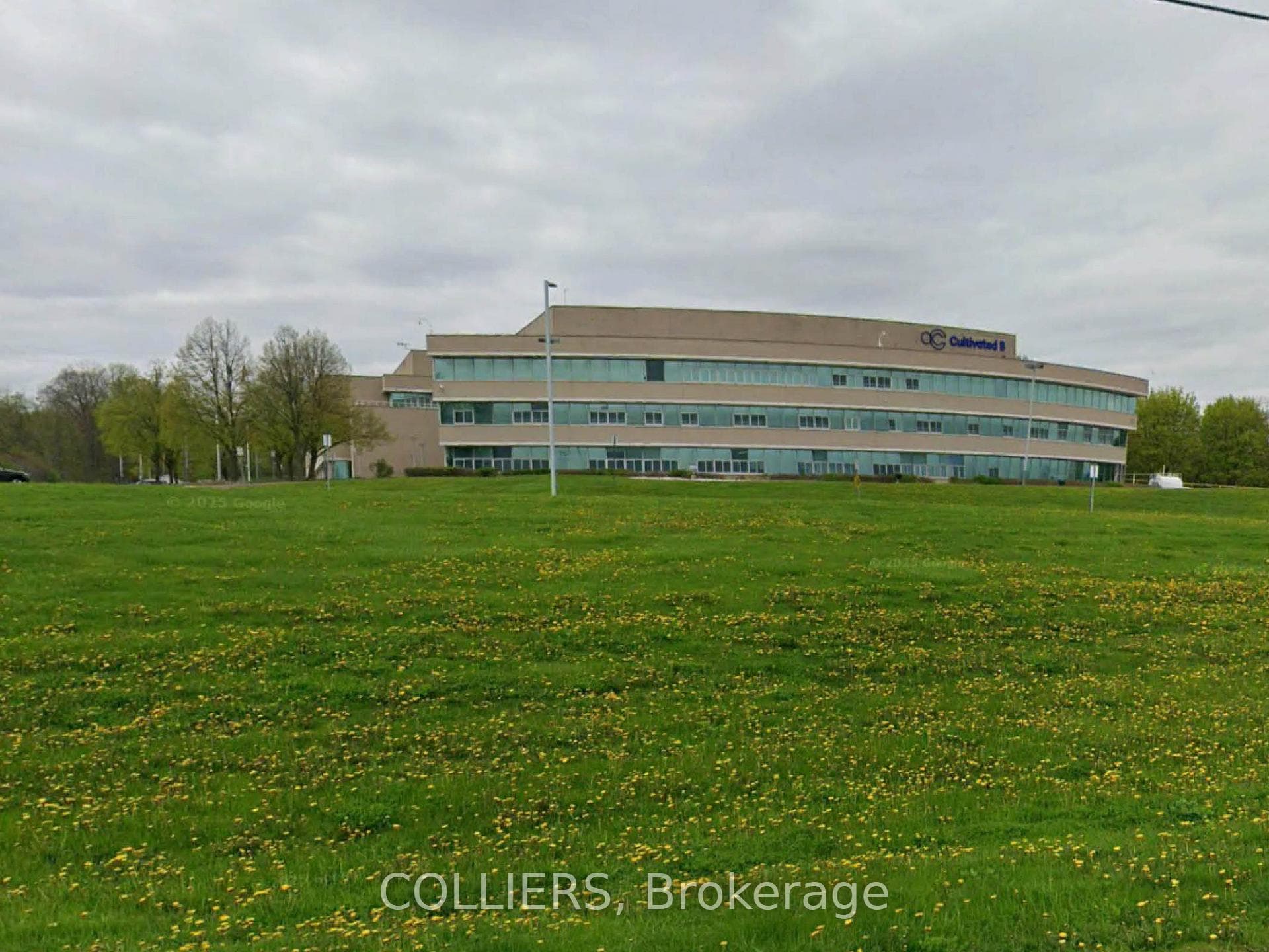 649 North Service Road, Burlington, ON L7P 5B9