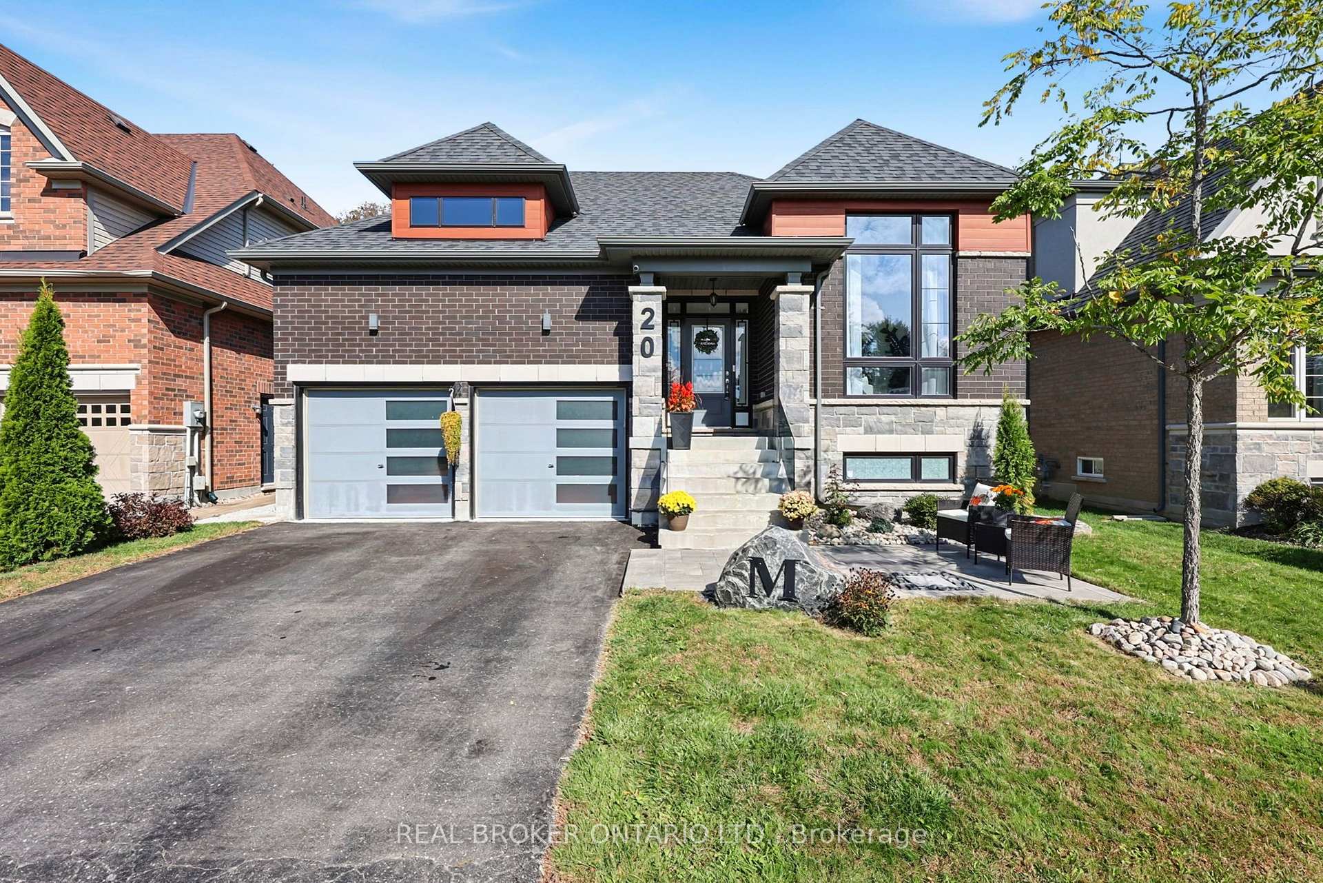20 Birkdale Place, Newmarket, ON L3Y 0E2