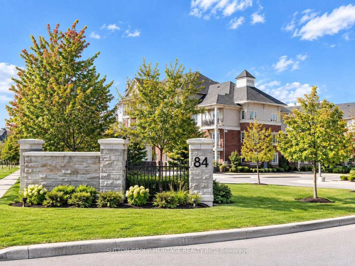 84 Aspen Springs Drive 210, Clarington, ON L1C 0V3