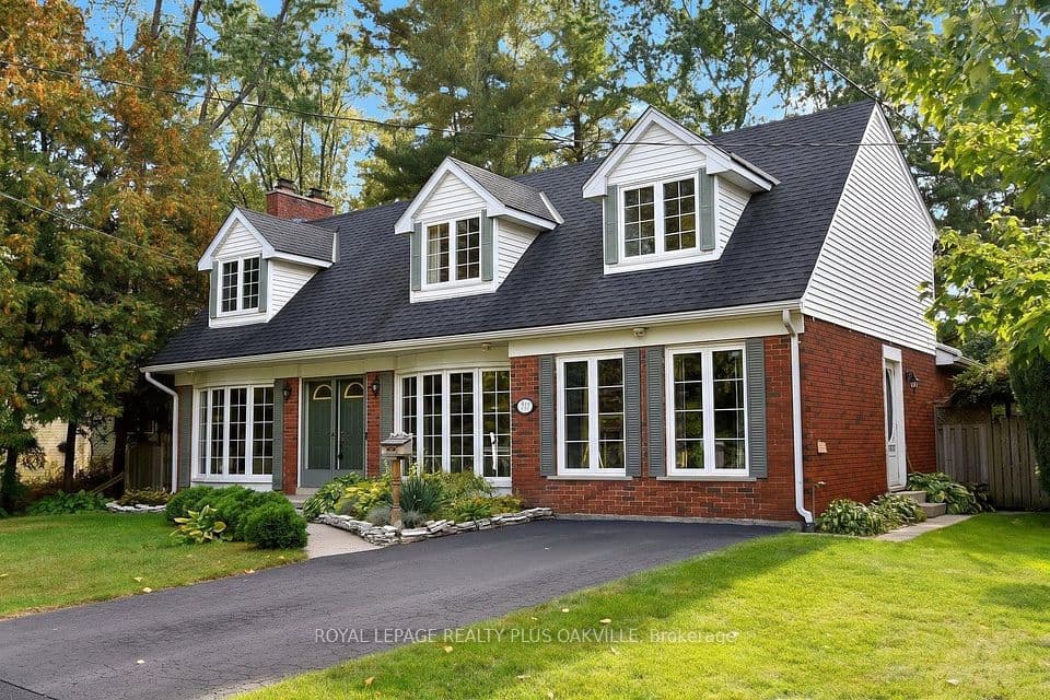 274 Belvenia Road, Burlington, ON L7L 2G4