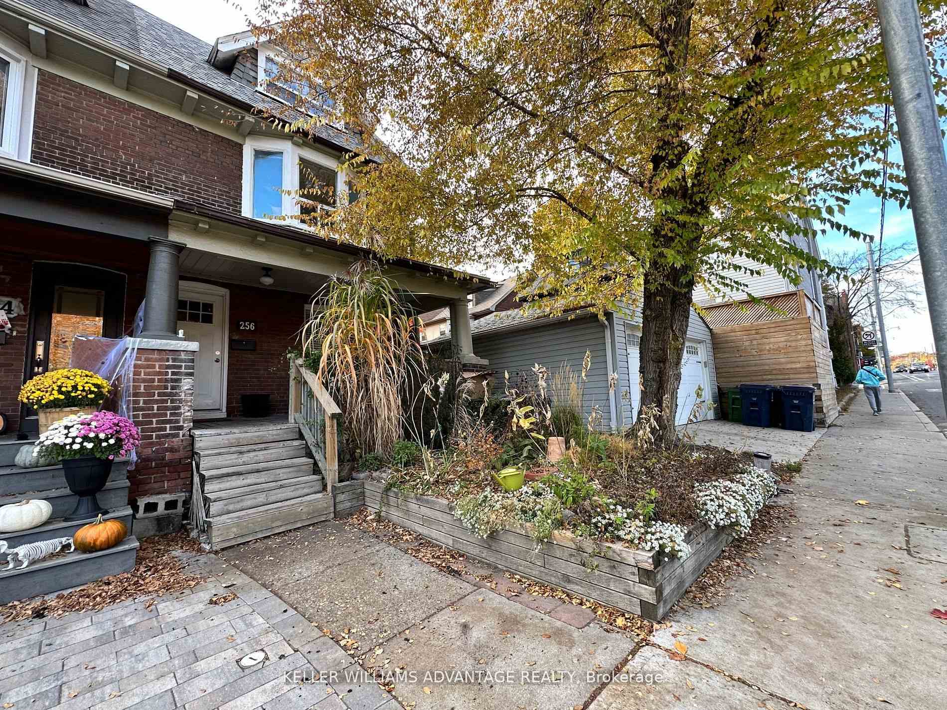 256 Woodbine Avenue Lower, Toronto, ON M4L 3P2