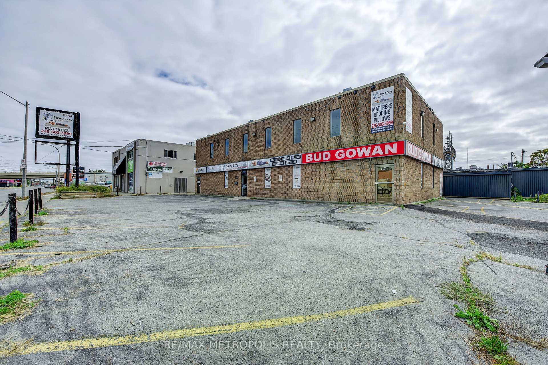 551 York Street, London East, ON N6B 1R6