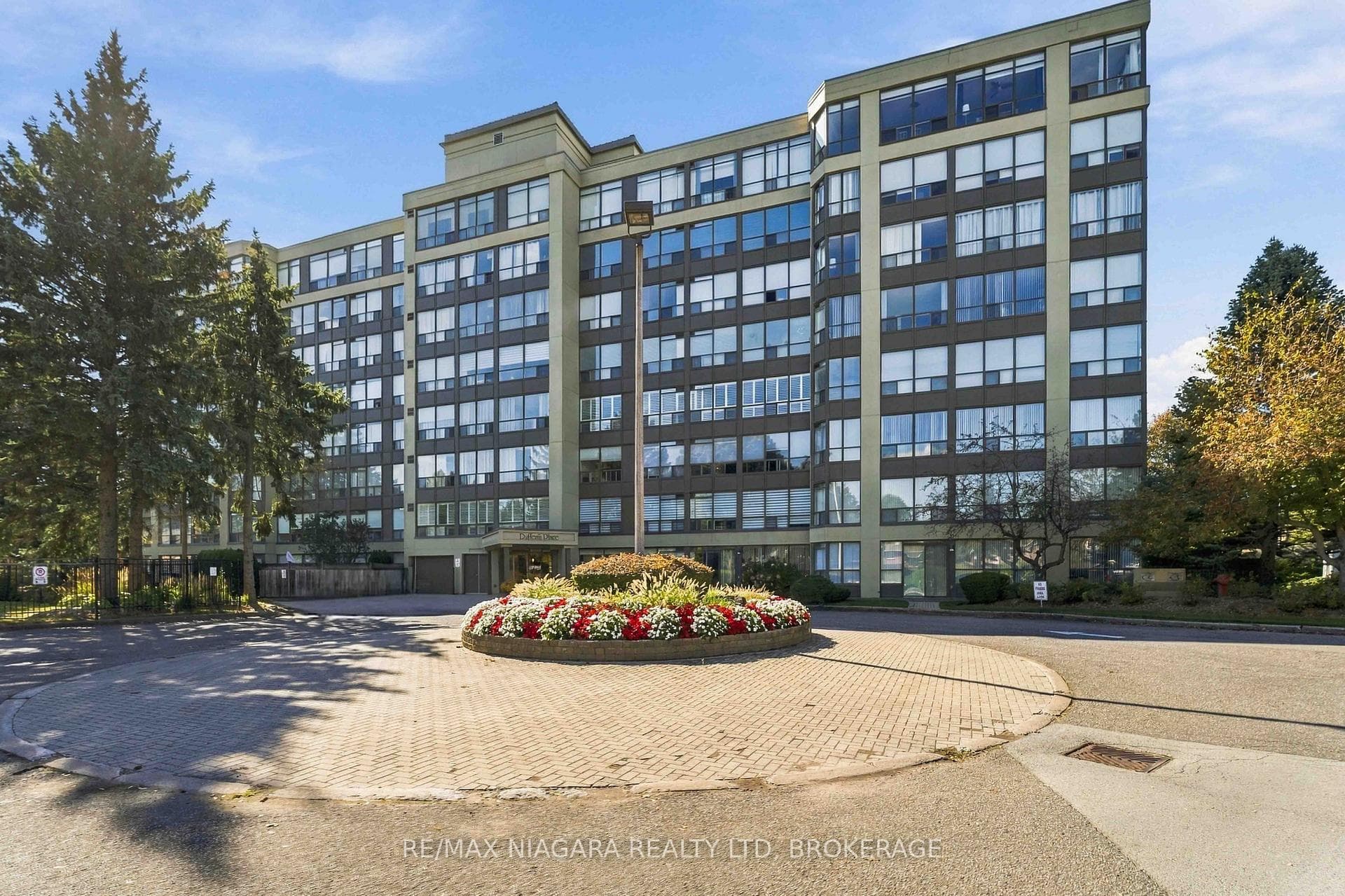 5100 Dorchester Road 704, Niagara Falls, ON L2E 7H4