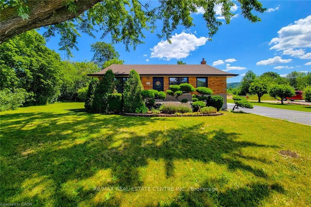 220 Winona Road, Hamilton, ON L8E 5K4
